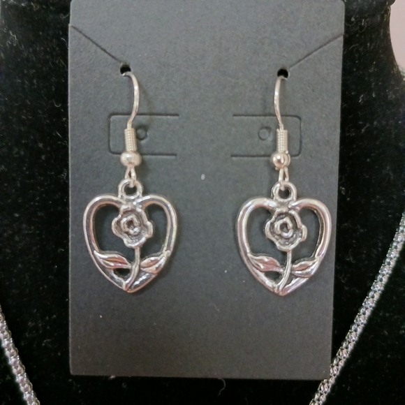 2 item-FAUX TURQUOISE & HEART GEMSTONE SILVERTONE NECKLACE & HEART EARRINGS - Picture 3 of 10